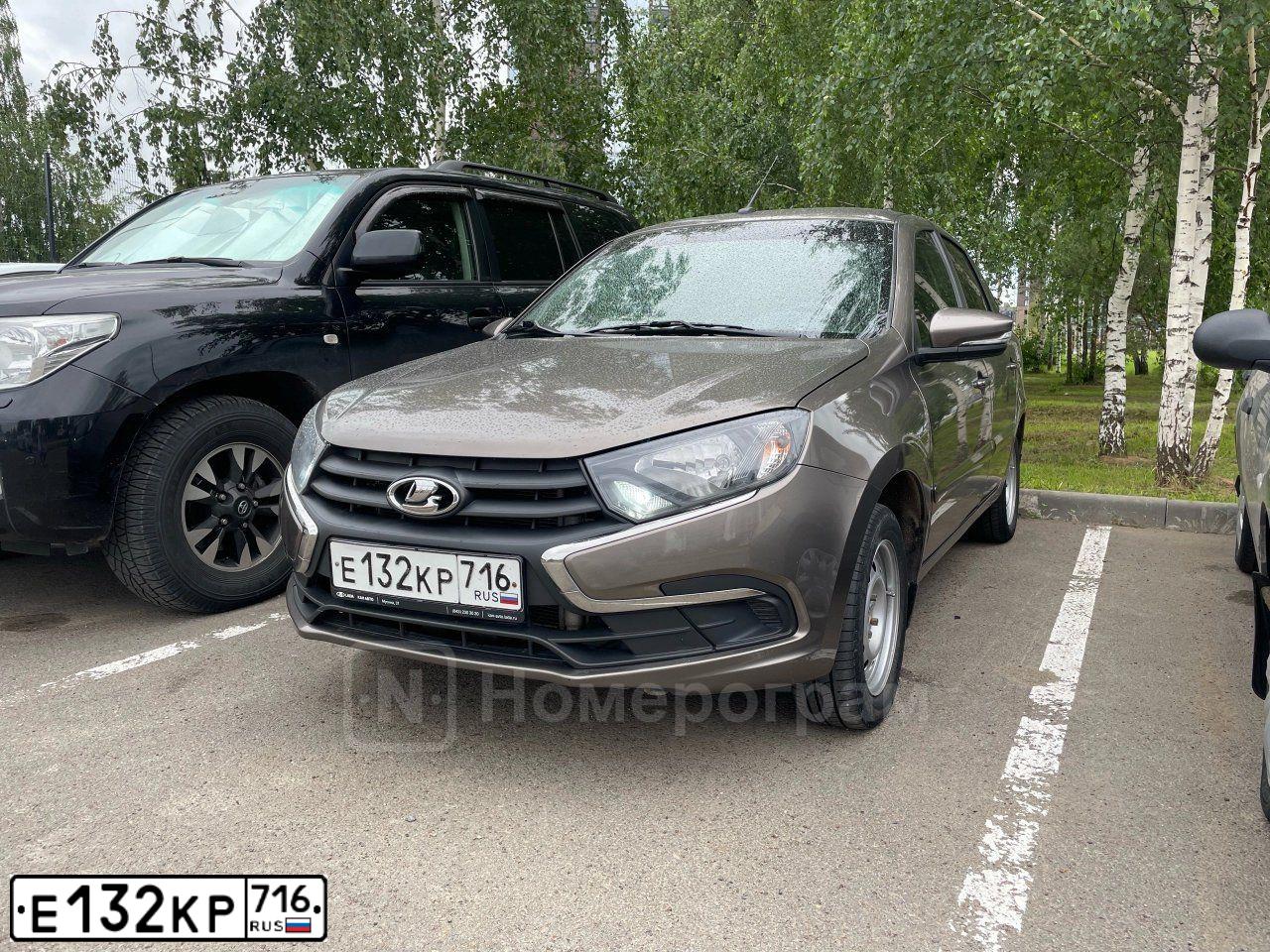 Фото автомобиля LADA 2191 GRANTA, 2019 — госномер Е132КР716. Цвет: Коричневый