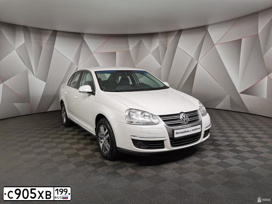 Фото автомобиля VOLKSWAGEN JETTA, 2009 — госномер Т792КК790. Цвет: Белый