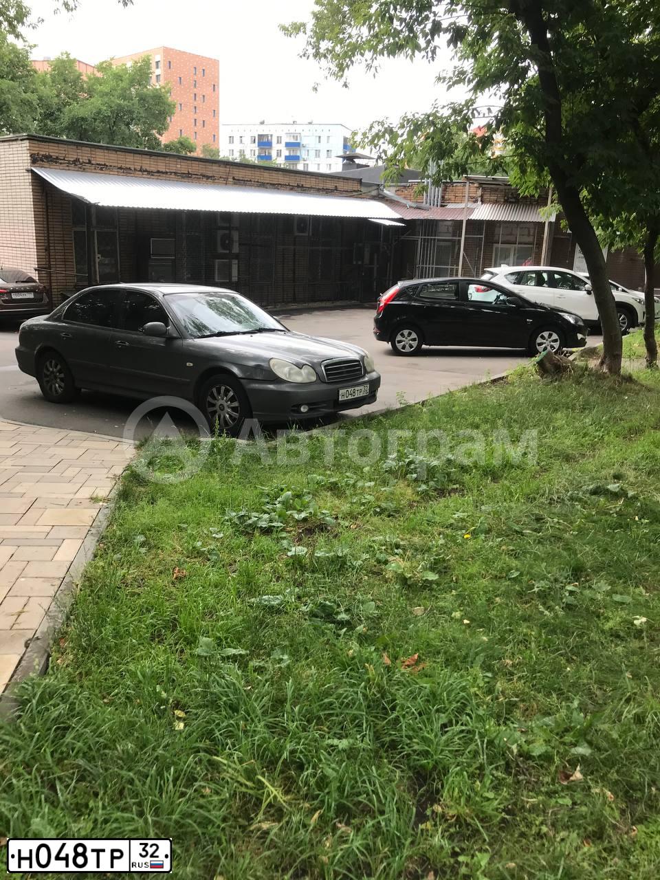 Фото автомобиля TAGAZ SONATA, 2004 — госномер Н048ТР32. Цвет: СЕРЫЙ