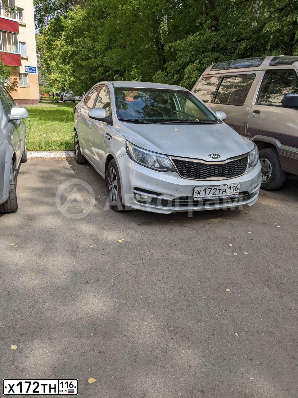 Фото автомобиля KIA RIO, 2016 — госномер Х172ТН116. Цвет: Серебристый