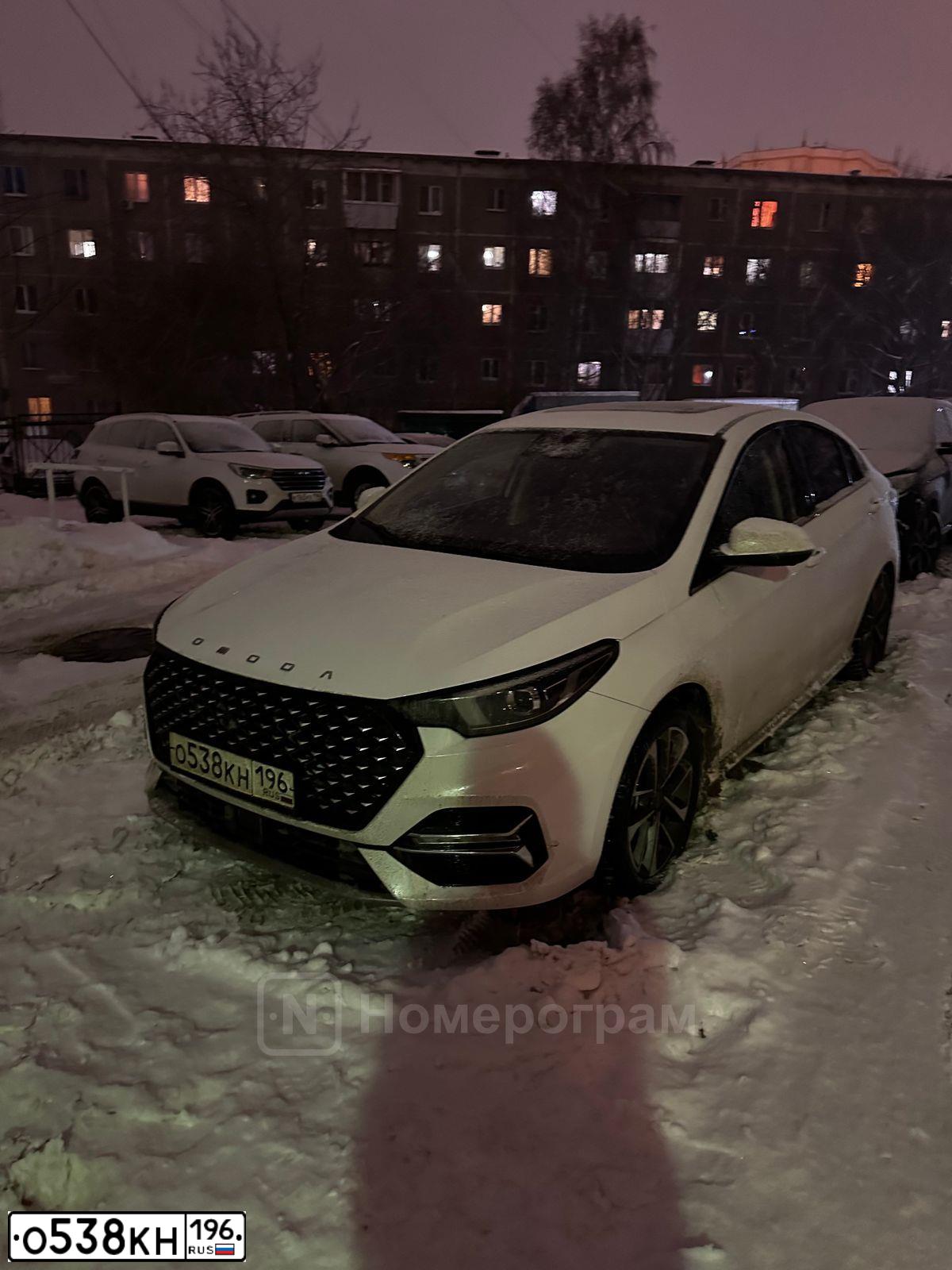 Фото автомобиля MERCEDES CLA-KLASSE, 2014 — госномер О684СО196. Цвет: СЕРЕБРИСТЫЙ