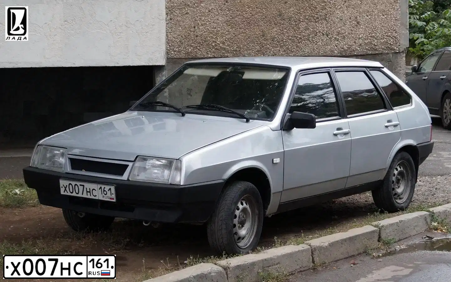 Фото автомобиля LADA 2109 SAMARA, 2004 — госномер Х007НС161. Цвет: СЕРЕБРИСТЫЙ МЕТАЛЛИК
