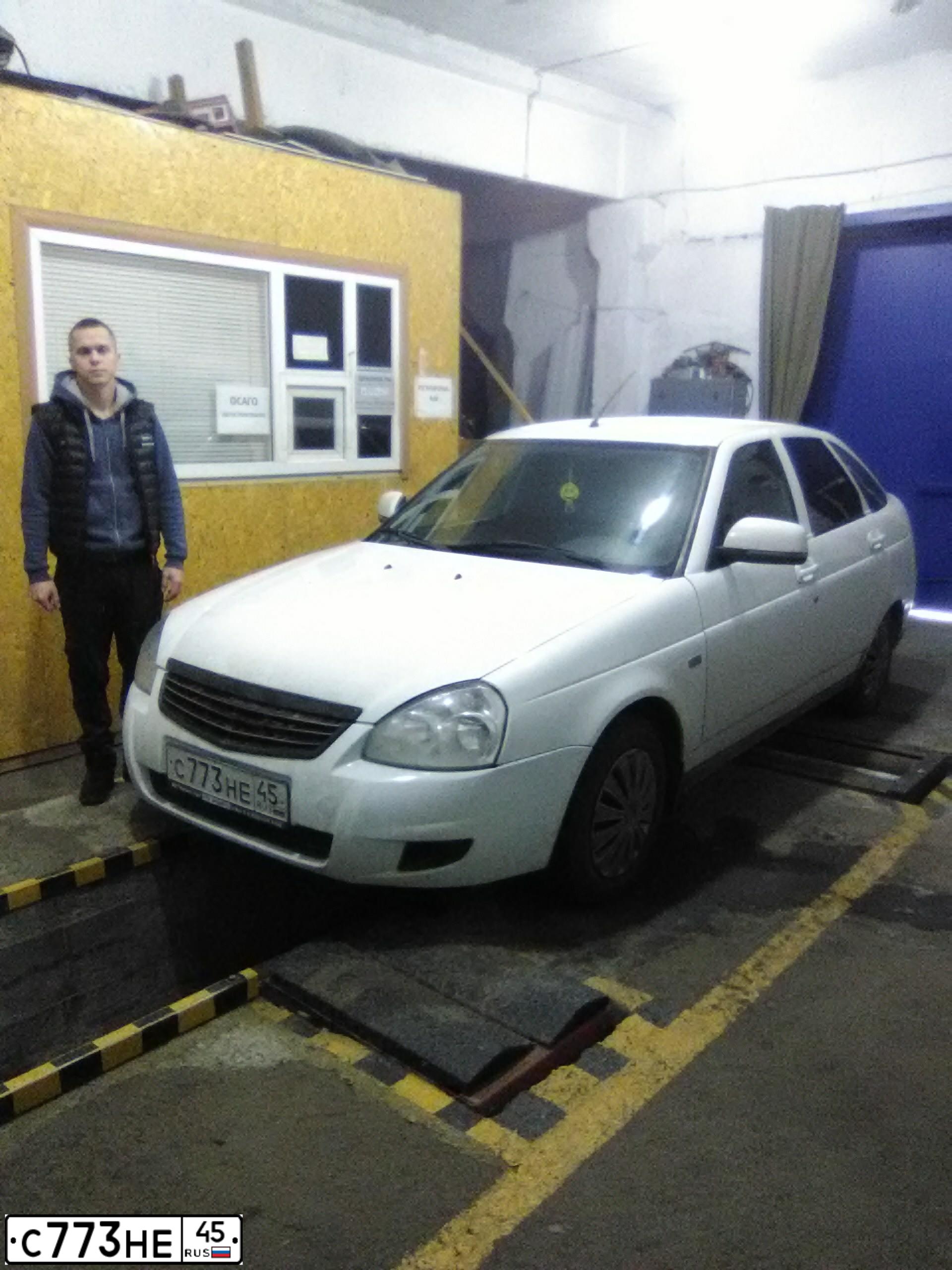 Фото автомобиля LADA PRIORA, 2011 — госномер М864НЕ45. Цвет: Белый