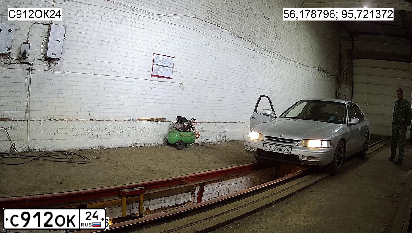 Фото автомобиля HONDA ACCORD, 1993 — госномер Е301УЕ124