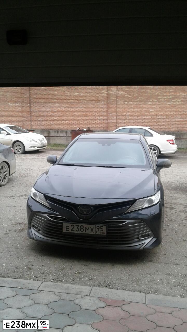 Фото автомобиля TOYOTA CAMRY, 2018 — госномер В040ВА95. Цвет: ТЕМНО-СИНИЙ МЕТАЛЛИК
