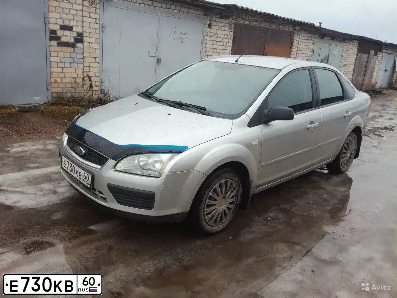 Фото автомобиля FORD FOCUS, 2005 — госномер К892ЕВ53. Цвет: Серебристый