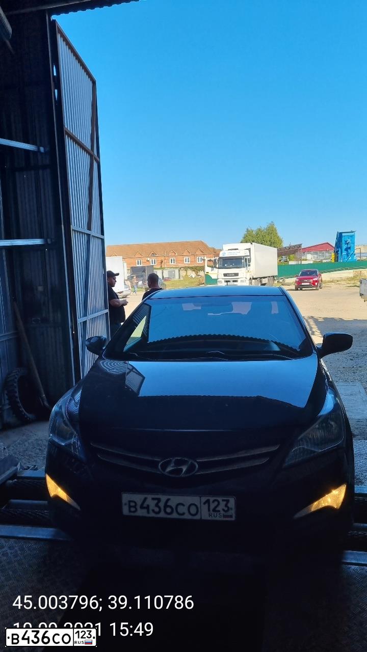 Фото автомобиля HYUNDAI SOLARIS, 2016 — госномер В436СО123. Цвет: Коричневый