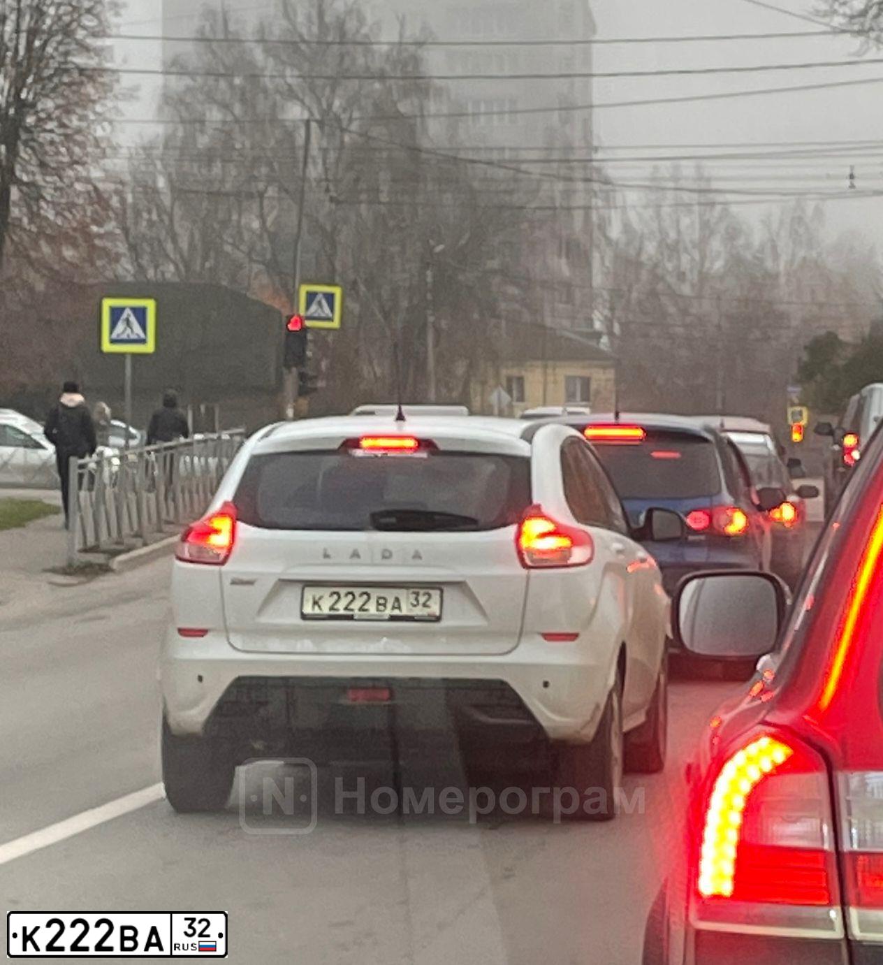 Фото автомобиля DODGE CALIBER, 2007 — госномер М032РР32. Цвет: ЧЕРНЫЙ
