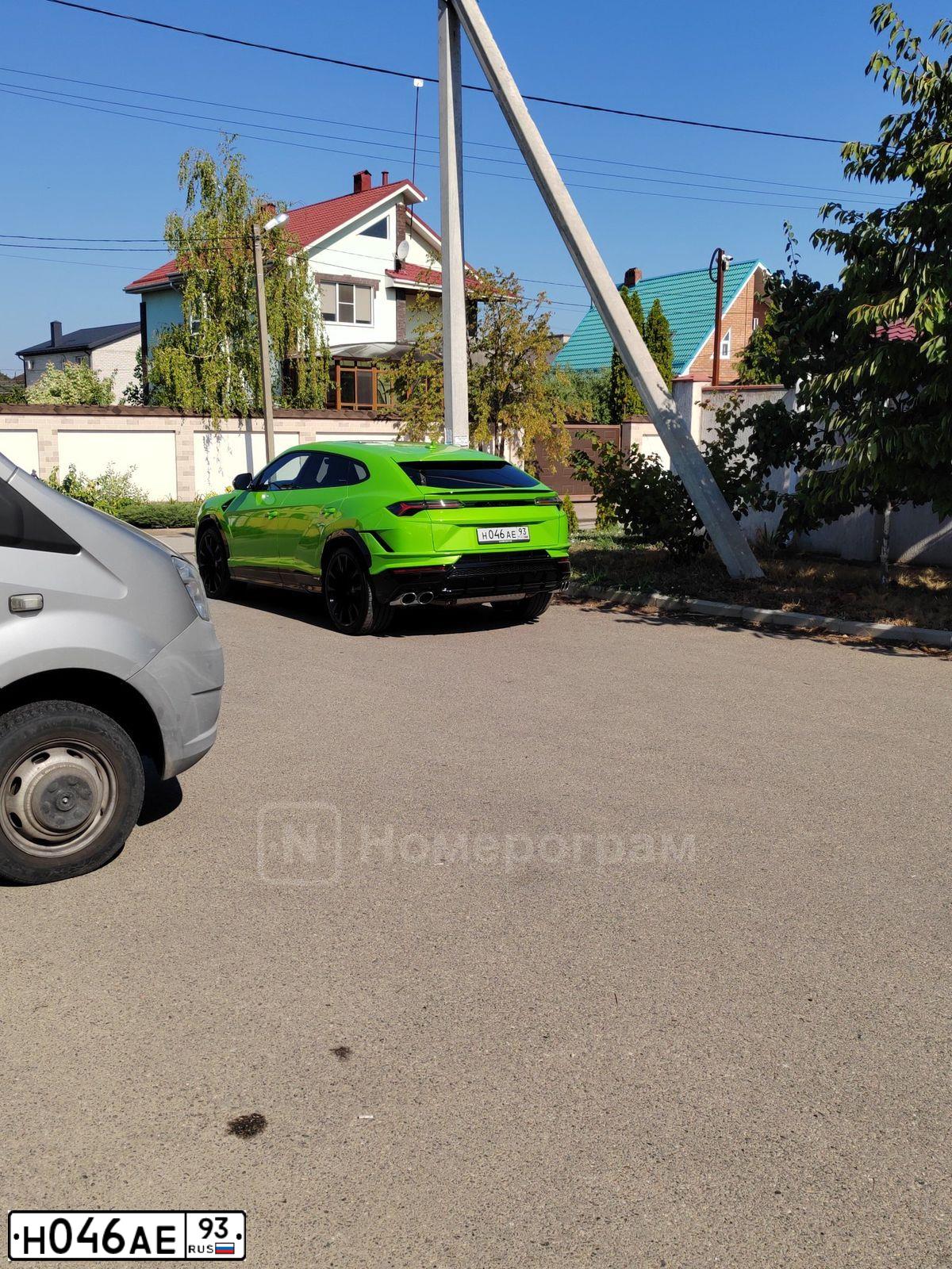 Фото автомобиля PORSCHE CAYENNE, 2016 — госномер Н046АЕ93. Цвет: ЧЕРНЫЙ