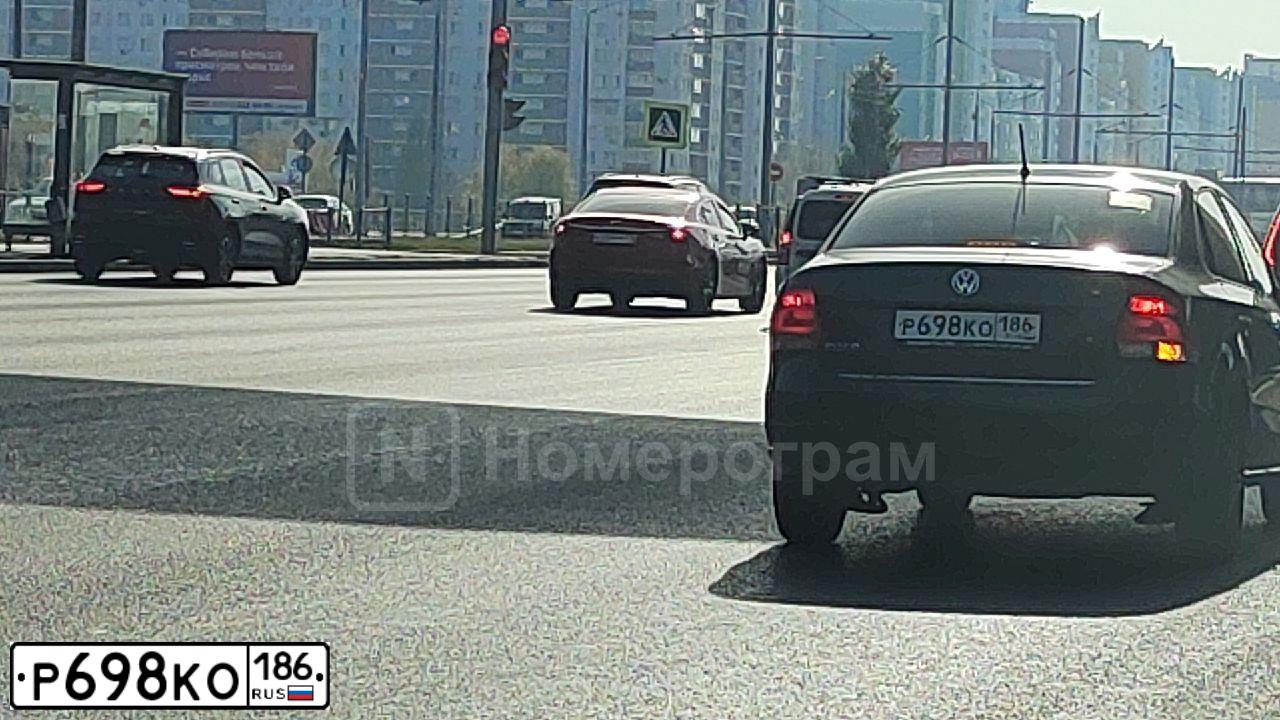 Фото автомобиля VOLKSWAGEN POLO, 2013 — госномер Р698КО186. Цвет: ЧЕРНЫЙ