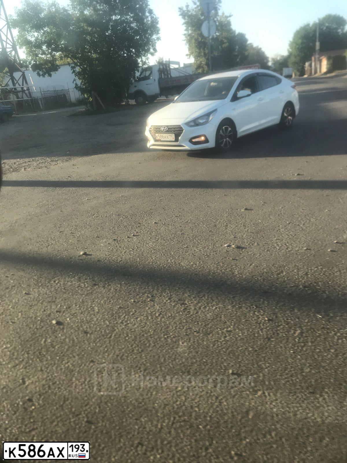 Фото автомобиля HYUNDAI SOLARIS, 2018 — госномер К586АХ193. Цвет: Белый
