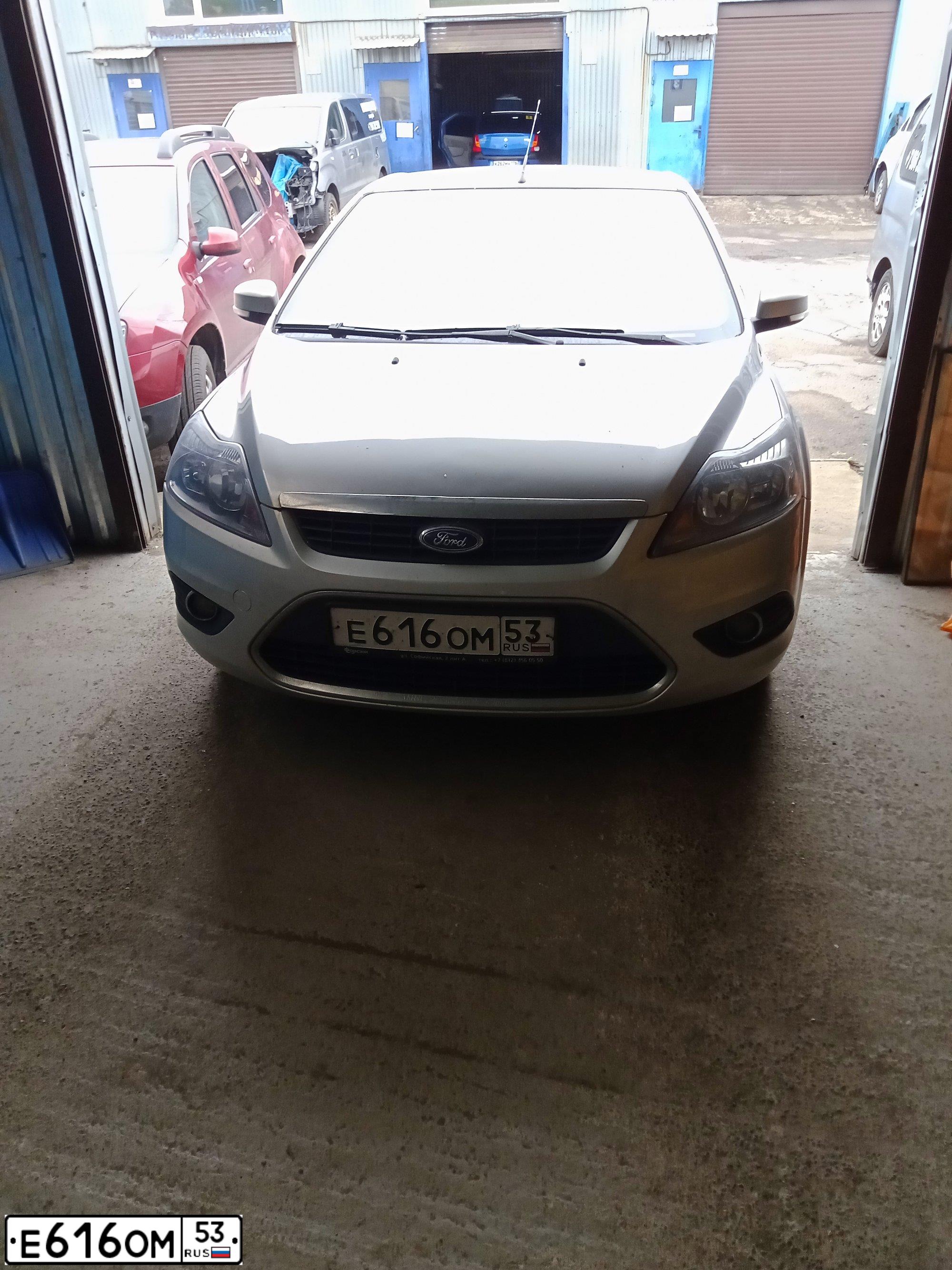 Фото автомобиля FORD FOCUS, 2009 — госномер Е616ОМ53. Цвет: СЕРЕБРИСТЫЙ