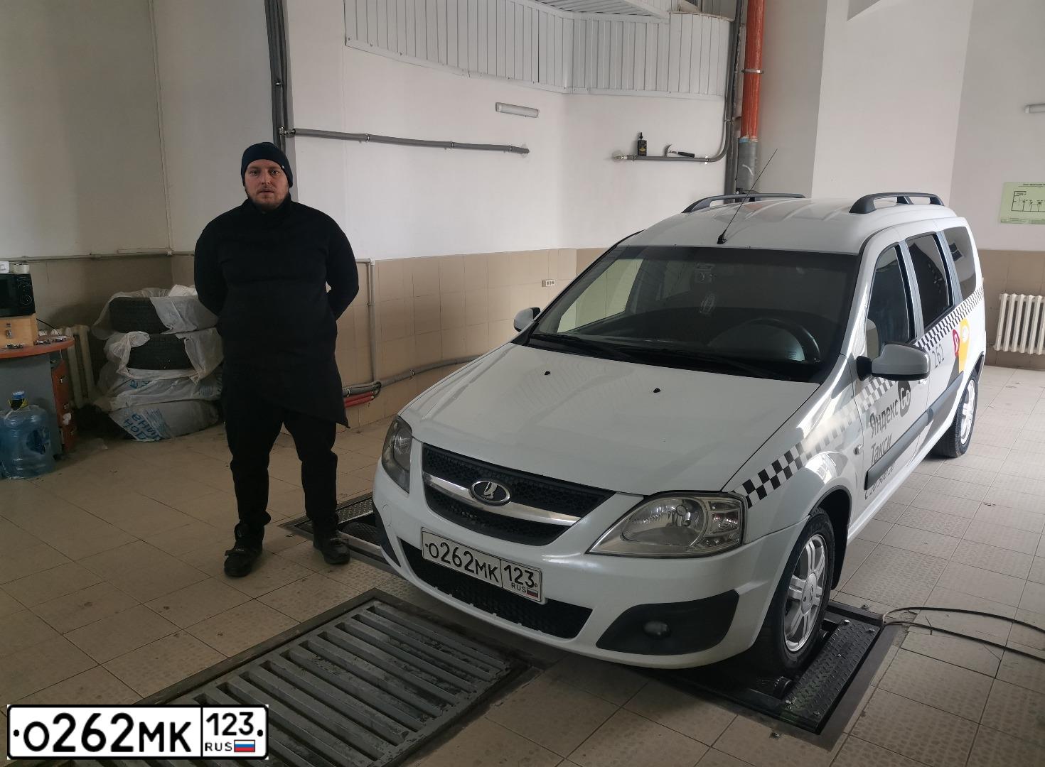 Фото автомобиля LADA LARGUS, 2013 — госномер О262МК123. Цвет: БЕЛЫЙ