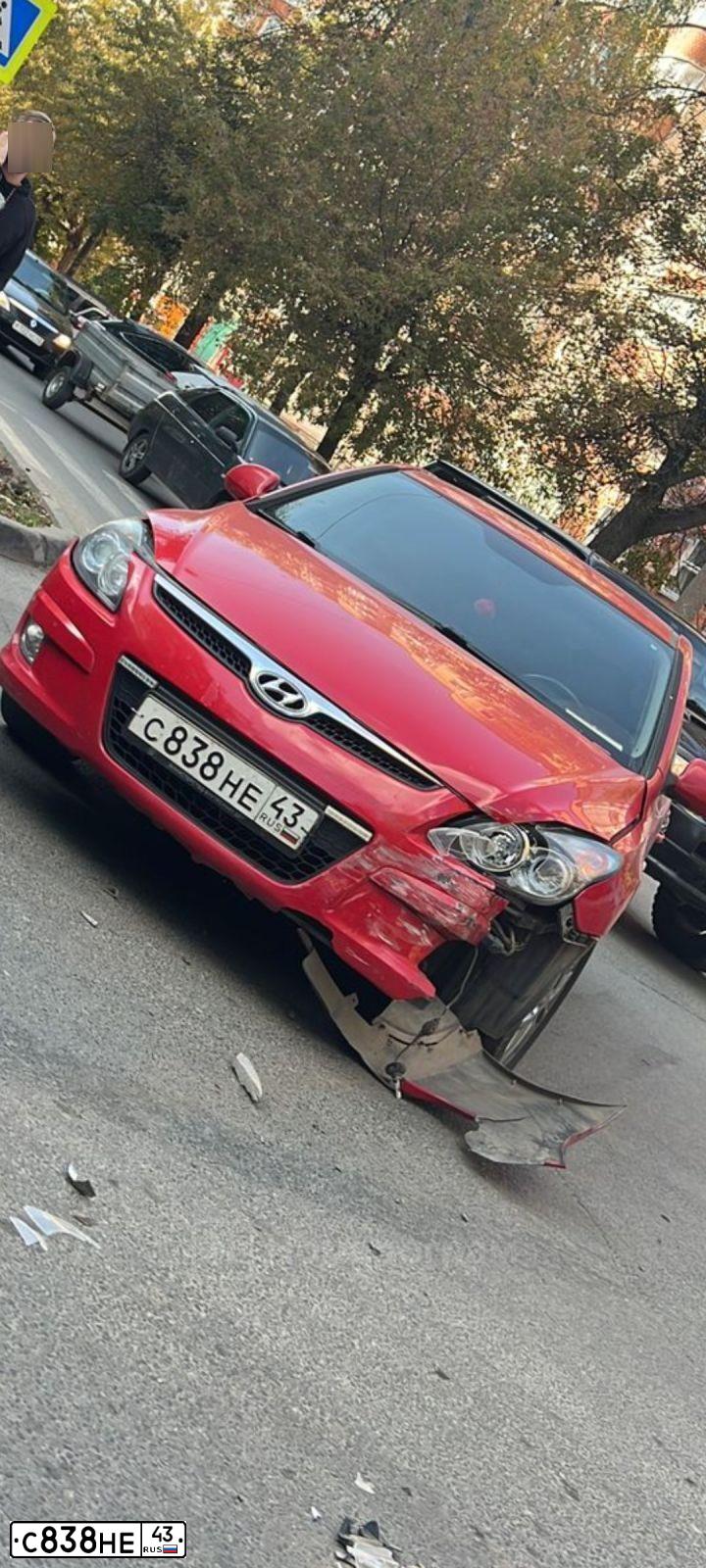 Фото автомобиля HYUNDAI I30, 2009 — госномер С838НЕ43. Цвет: КРАСНЫЙ