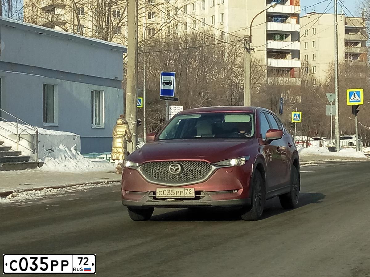 Фото автомобиля MAZDA CX-5, 2018 — госномер С035РР72. Цвет: Красный