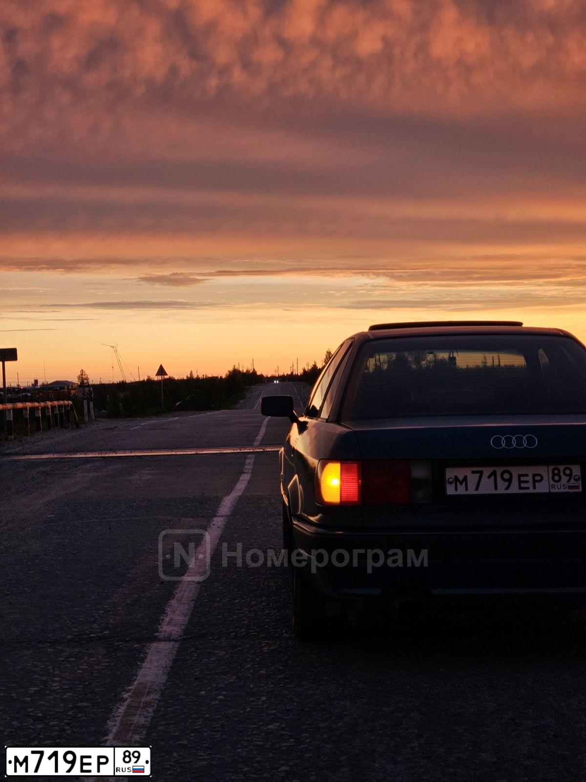 Фото автомобиля AUDI 80, 1992 — госномер М719ЕР89. Цвет: ЗЕЛЕНЫЙ