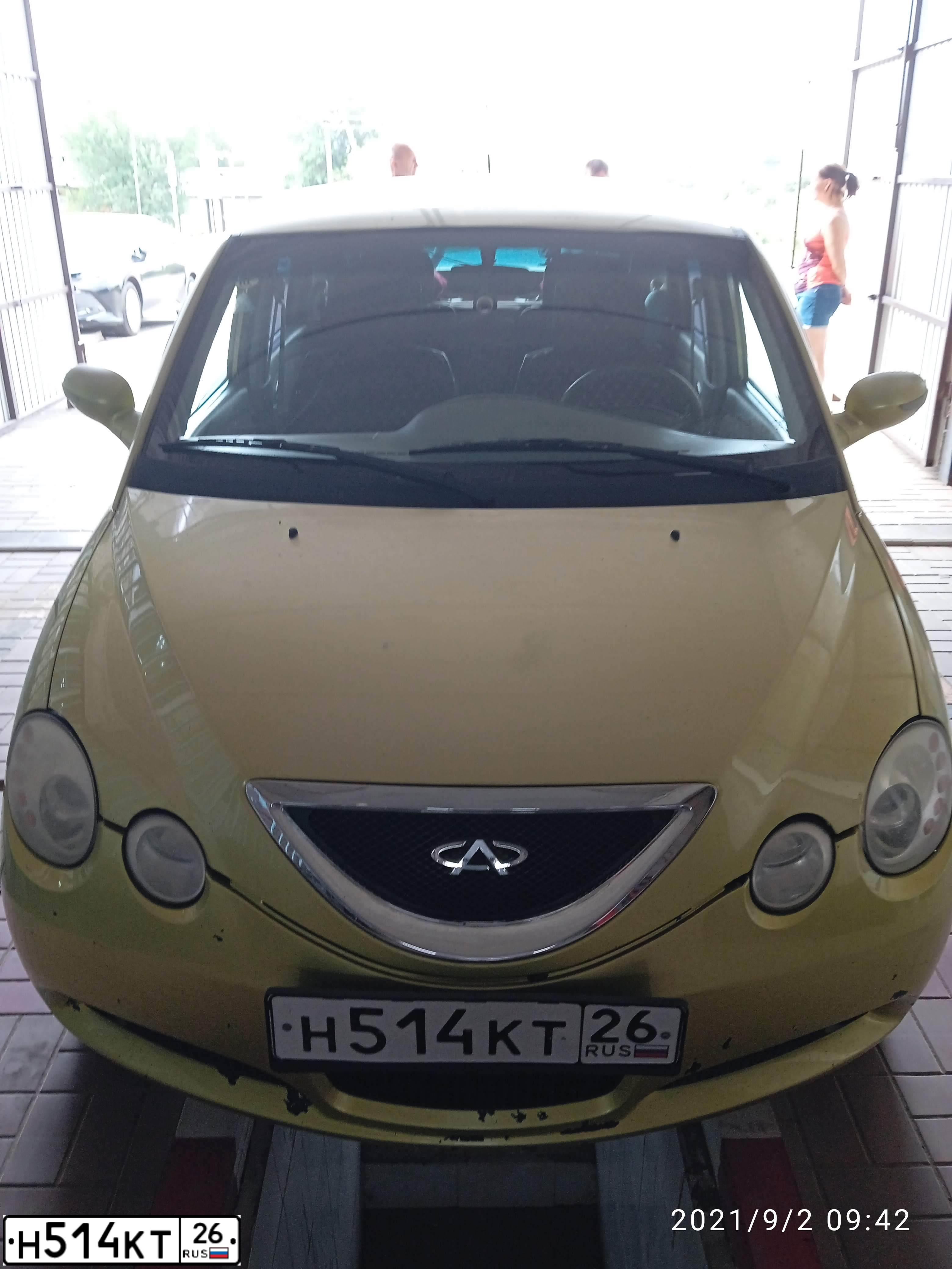 Фото автомобиля CHERY QQ6 /S21/, 2009 — госномер Н514КТ26. Цвет: Зеленовато-желтый