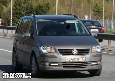 Фото автомобиля ФОЛЬКСВАГЕН ТУРАН, 2008 — госномер Т850МО136. Цвет: Серый