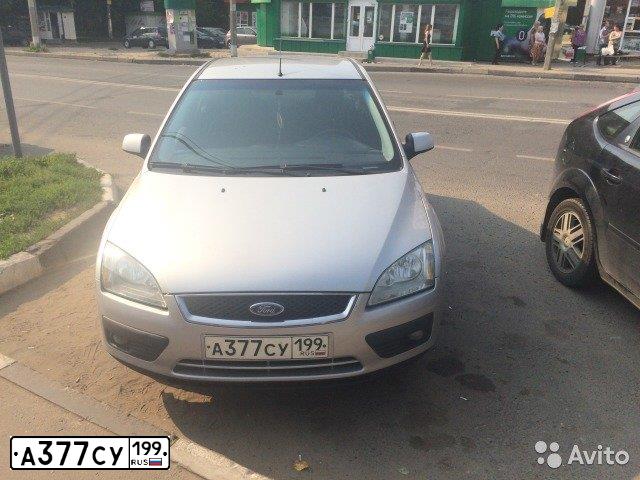 Фото автомобиля FORD FOCUS, 2005 — госномер Е525МС761. Цвет: СЕРЕБРИСТЫЙ