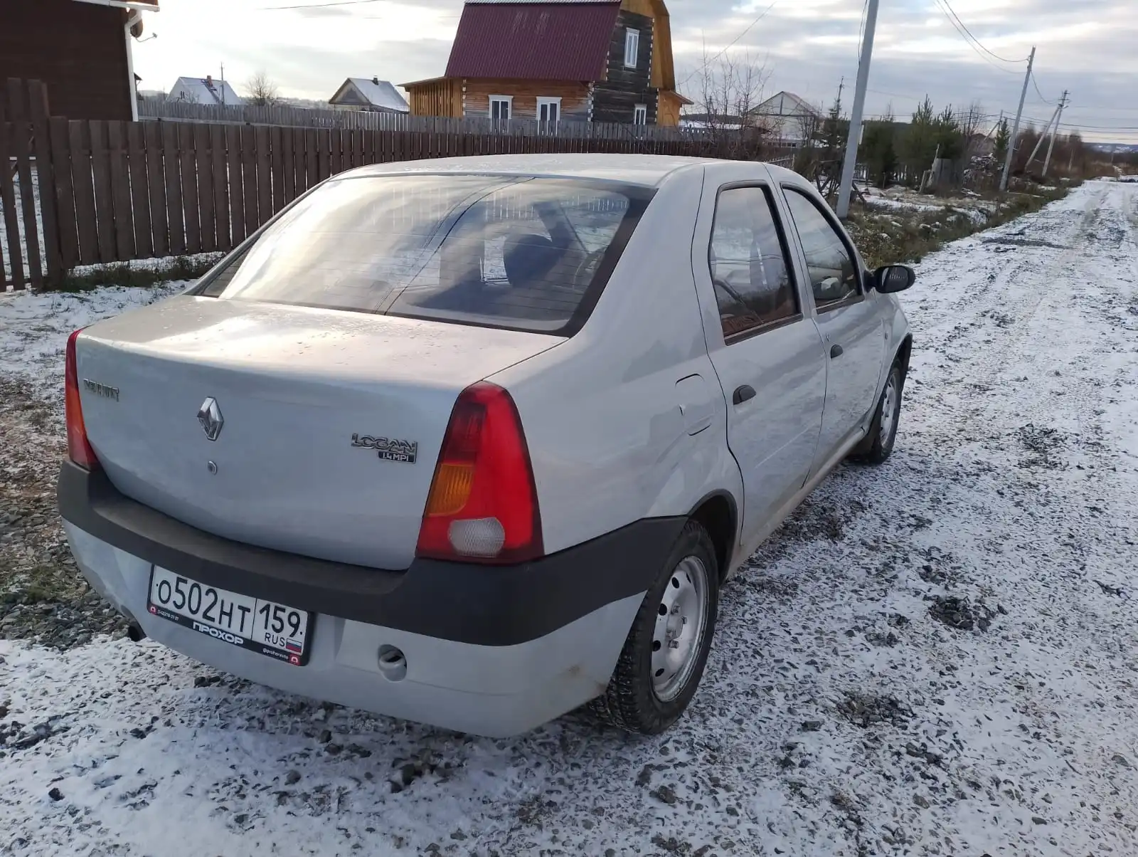 Фото автомобиля RENAULT LOGAN, 2006 — госномер А296ЕВ159. Цвет: СЕРЫЙ