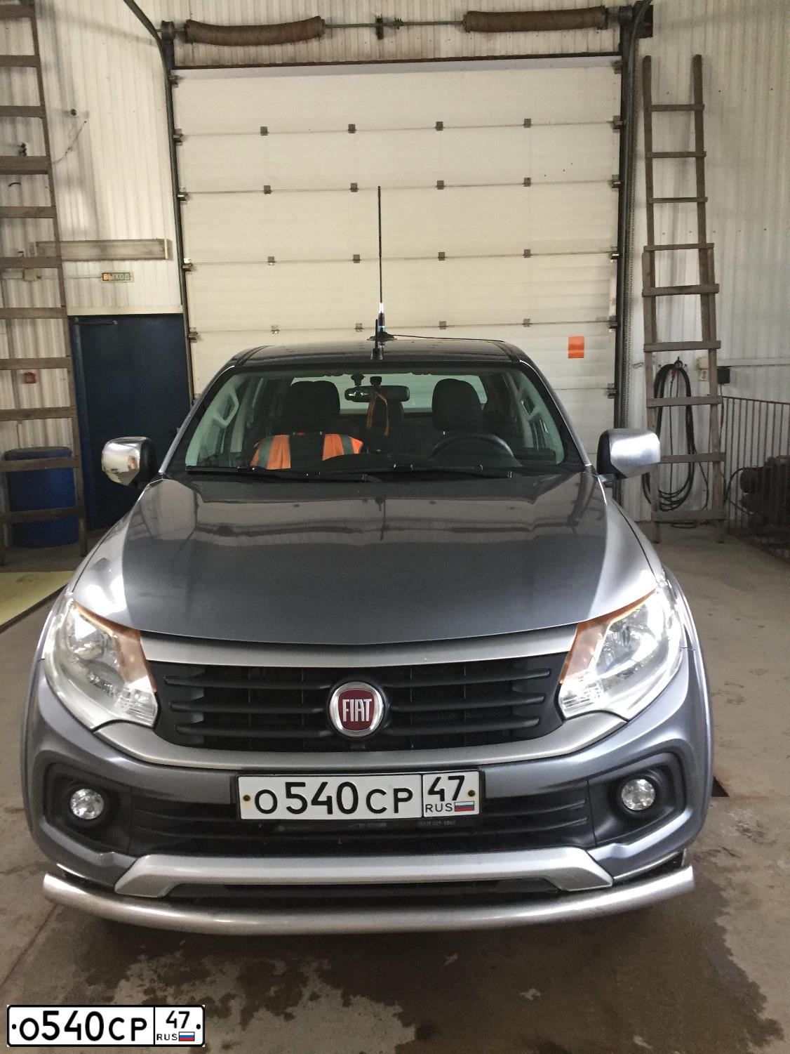 Фото автомобиля FIAT FULLBACK, 2017 — госномер О540СР47. Цвет: ТЕМНО-СЕРЫЙ