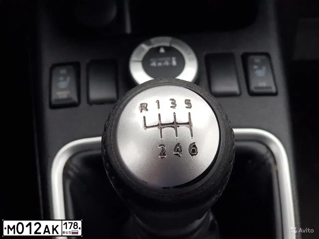Фото автомобиля NISSAN X-TRAIL, 2012 — госномер М012АК178. Цвет: серебристый