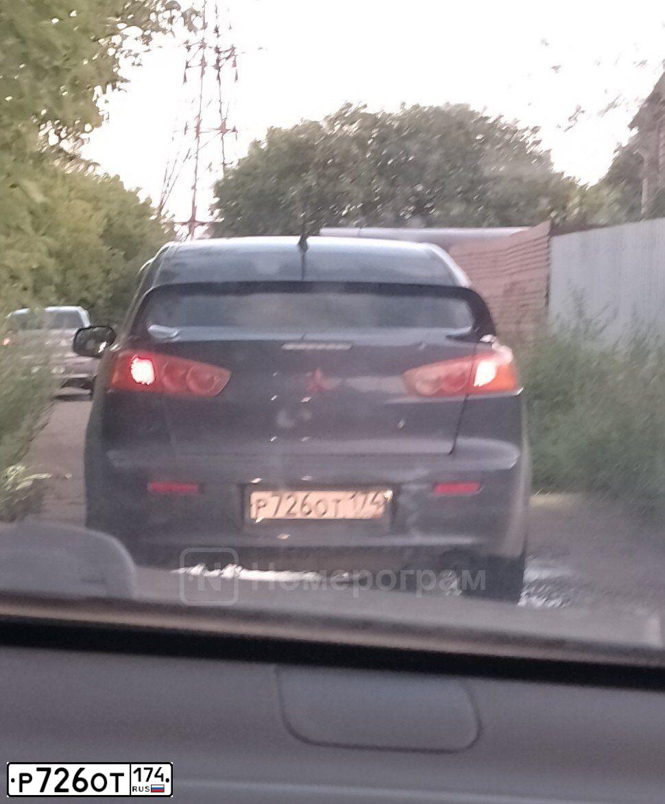 Фото автомобиля MITSUBISHI LANCER, 2007 — госномер Р726ОТ174. Цвет: синий