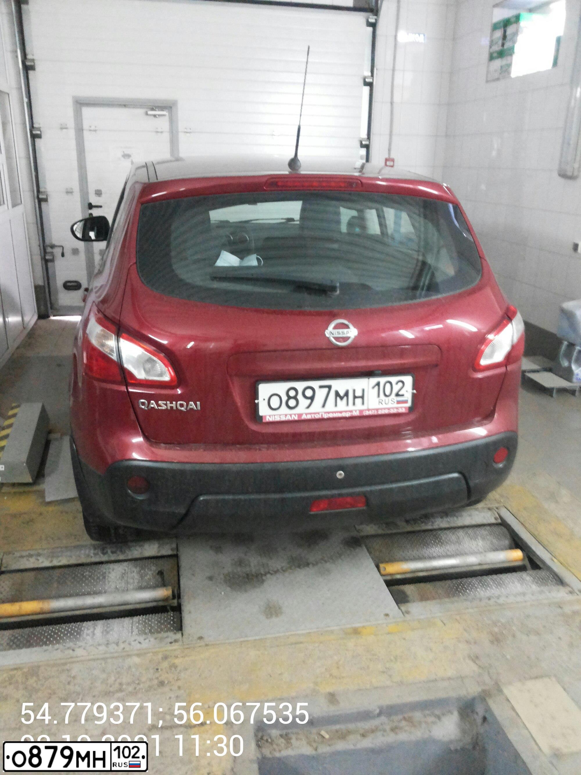 Фото автомобиля NISSAN QASHQAI, 2012 — госномер О897МН102. Цвет: КРАСНЫЙ