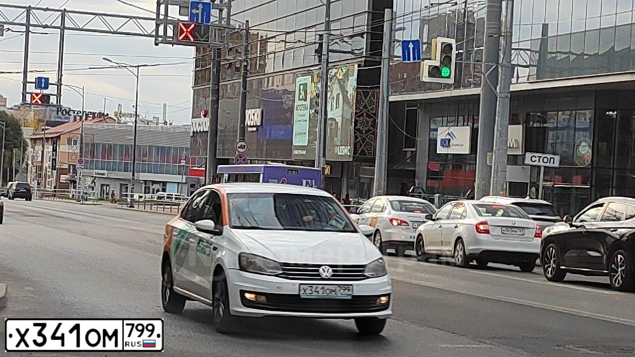 Фото автомобиля VOLKSWAGEN POLO, 2019 — госномер Х341ОМ799. Цвет: Белый