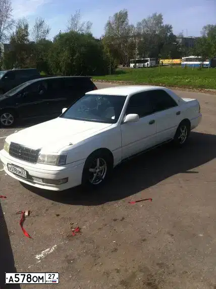 Фото автомобиля TOYOTA CROWN, 1986 — госномер Н869СЕ27