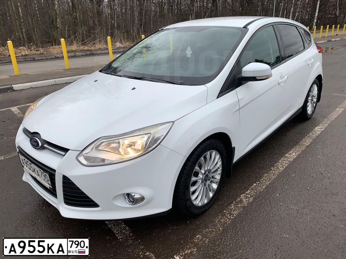 Фото автомобиля FORD FOCUS, 2011 — госномер Е428УТ156. Цвет: Белый