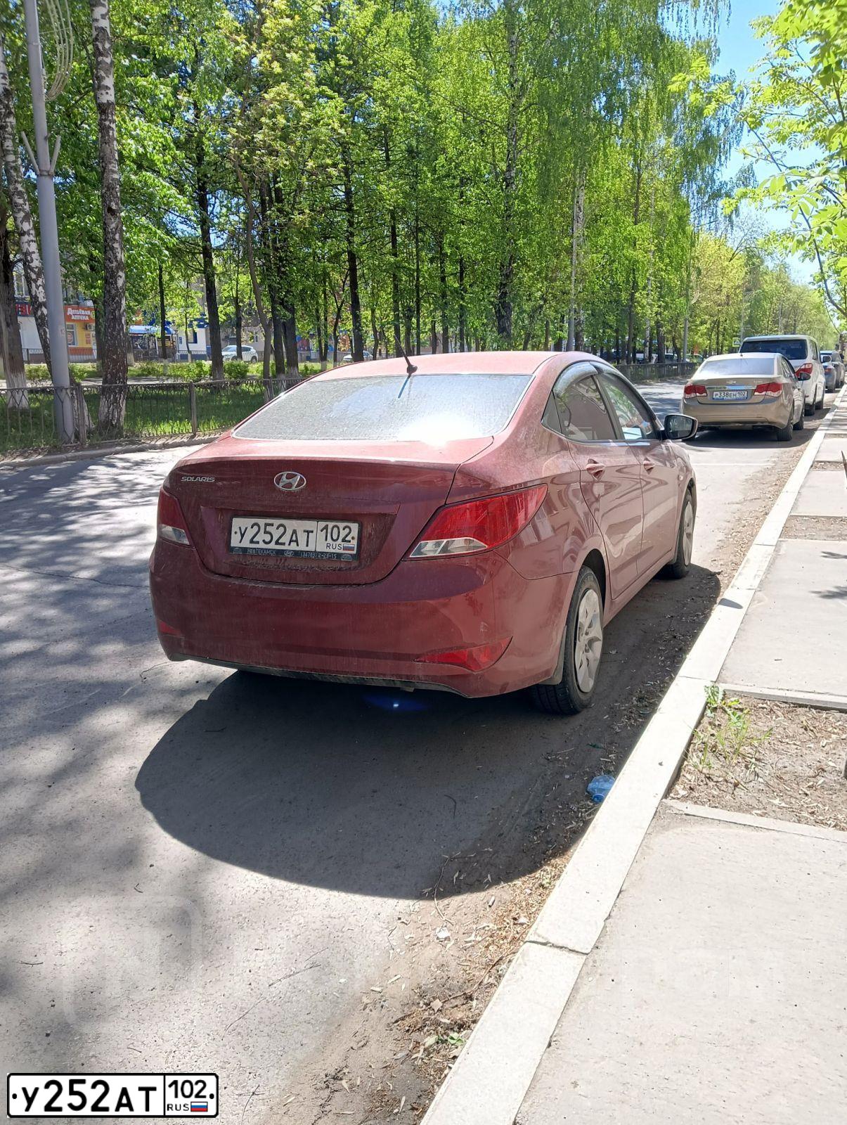 Фото автомобиля HYUNDAI SOLARIS, 2016 — госномер У252АТ102. Цвет: КРАСНЫЙ "ГРАНАТ"
