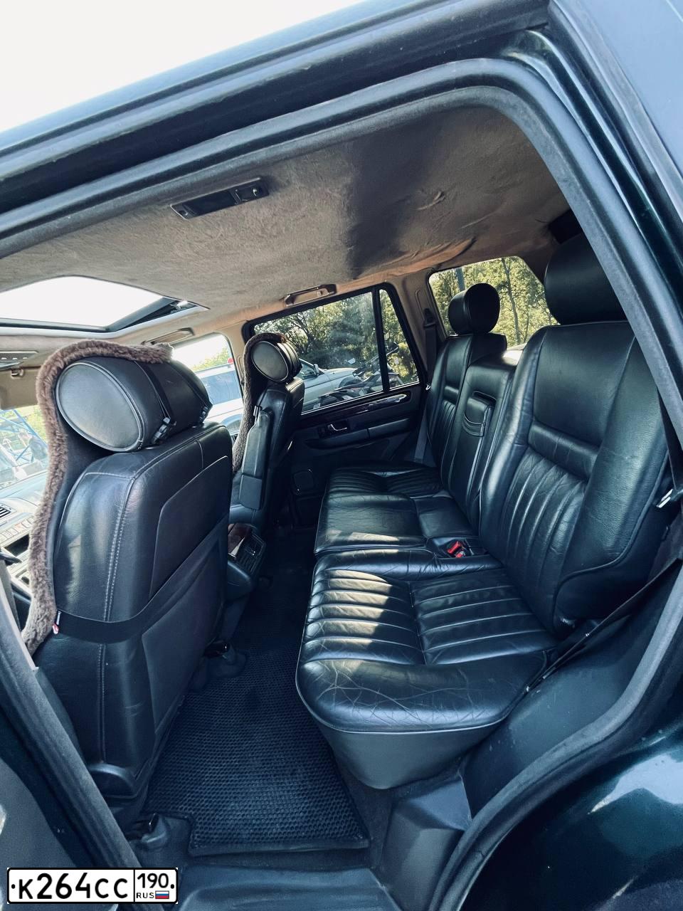 Фото автомобиля LANDROVER RANGE ROVER, 1998 — госномер К264СС190. Цвет: ТЕМНО-ЗЕЛЕНЫЙ