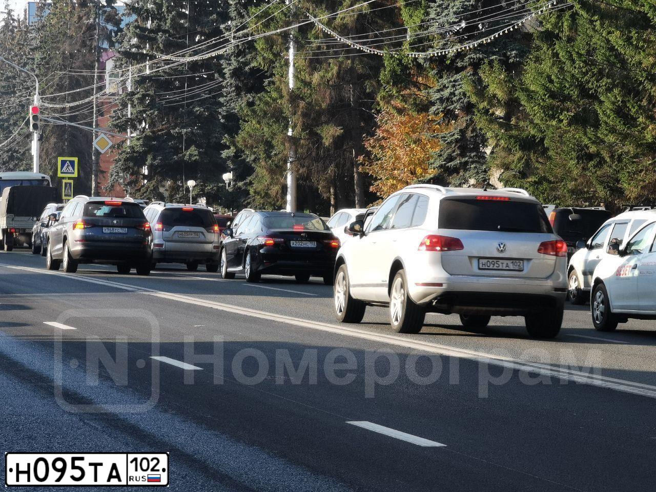 Фото автомобиля VOLKSWAGEN TOUAREG, 2008 — госномер В992АХ156. Цвет: ЧЕРНЫЙ