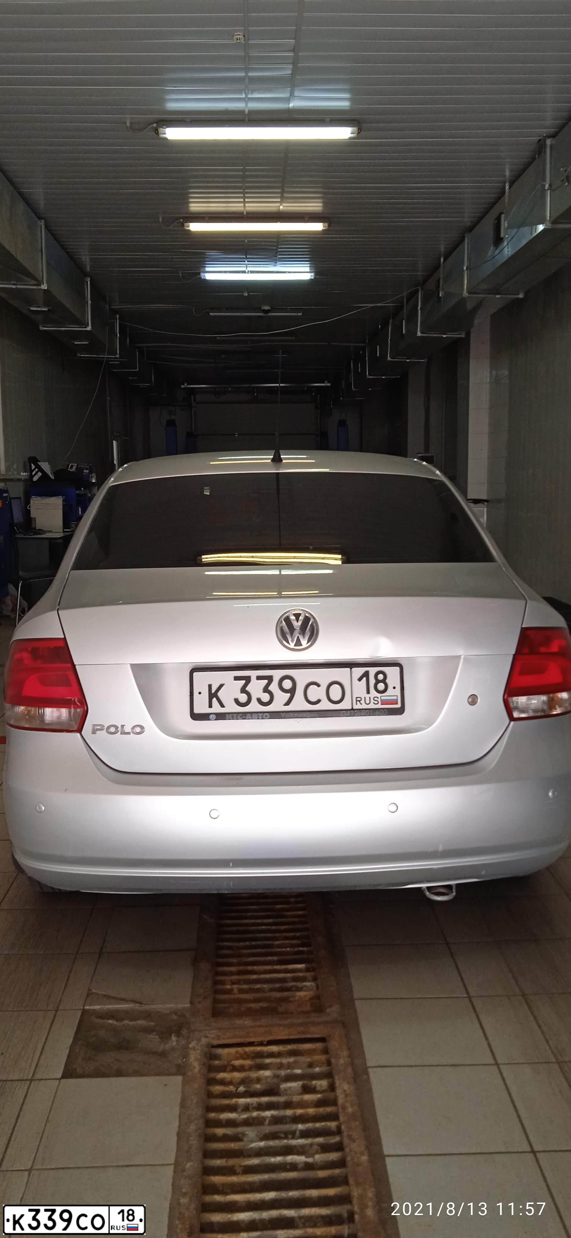 Фото автомобиля VOLKSWAGEN POLO, 2012 — госномер К339СО18. Цвет: СЕРЕБРИСТЫЙ