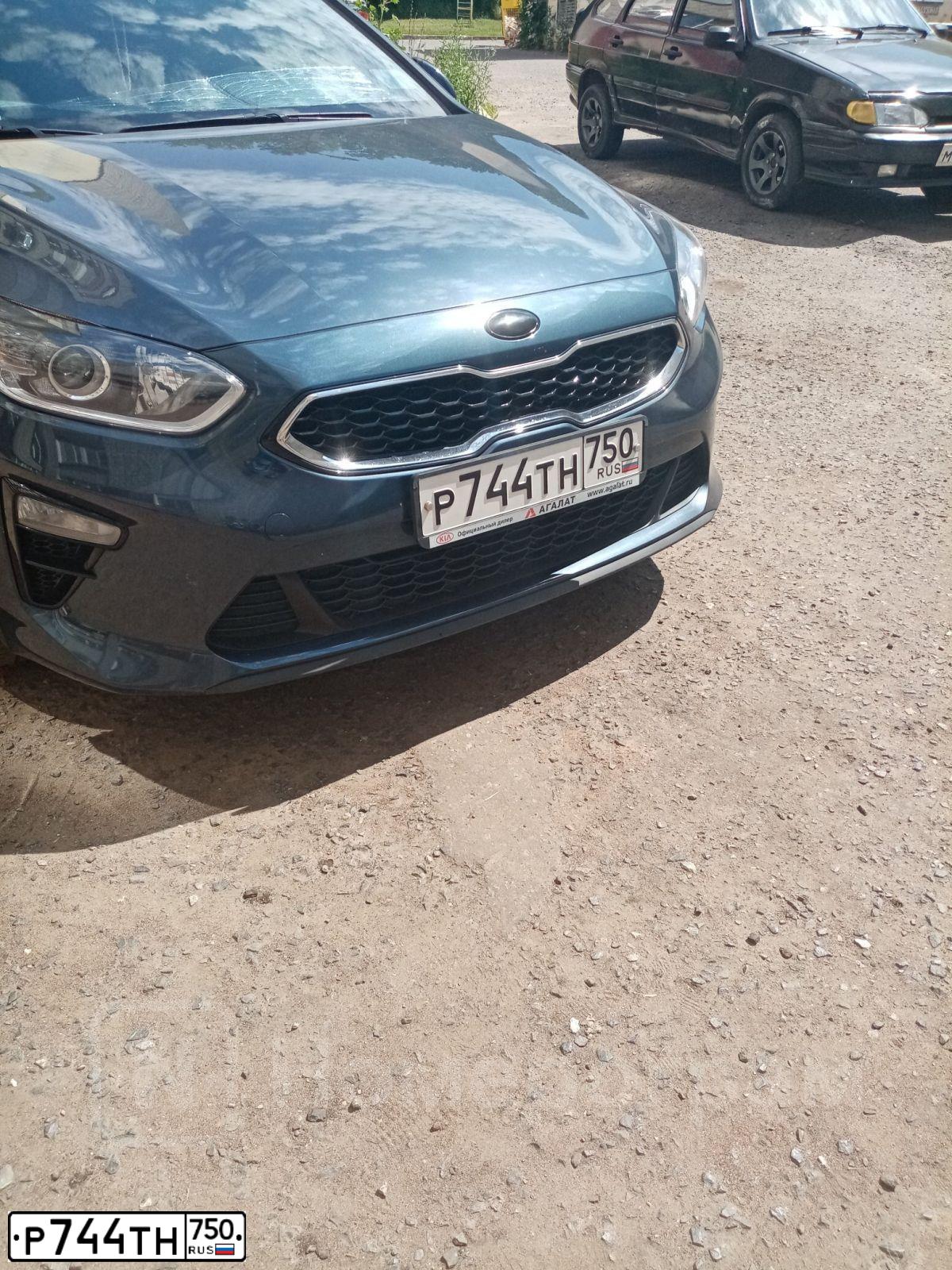Фото автомобиля KIA CEE'D, 2019 — госномер Р744ТН750. Цвет: ТЕМНО-СИНИЙ
