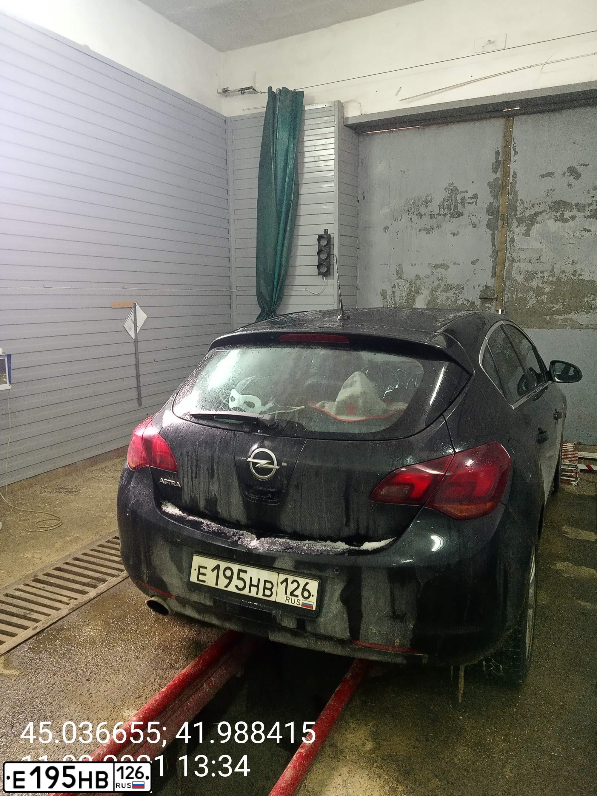 Фото автомобиля OPEL ASTRA, 2011 — госномер Е195НВ126. Цвет: ЧЕРНЫЙ МЕТАЛЛИК