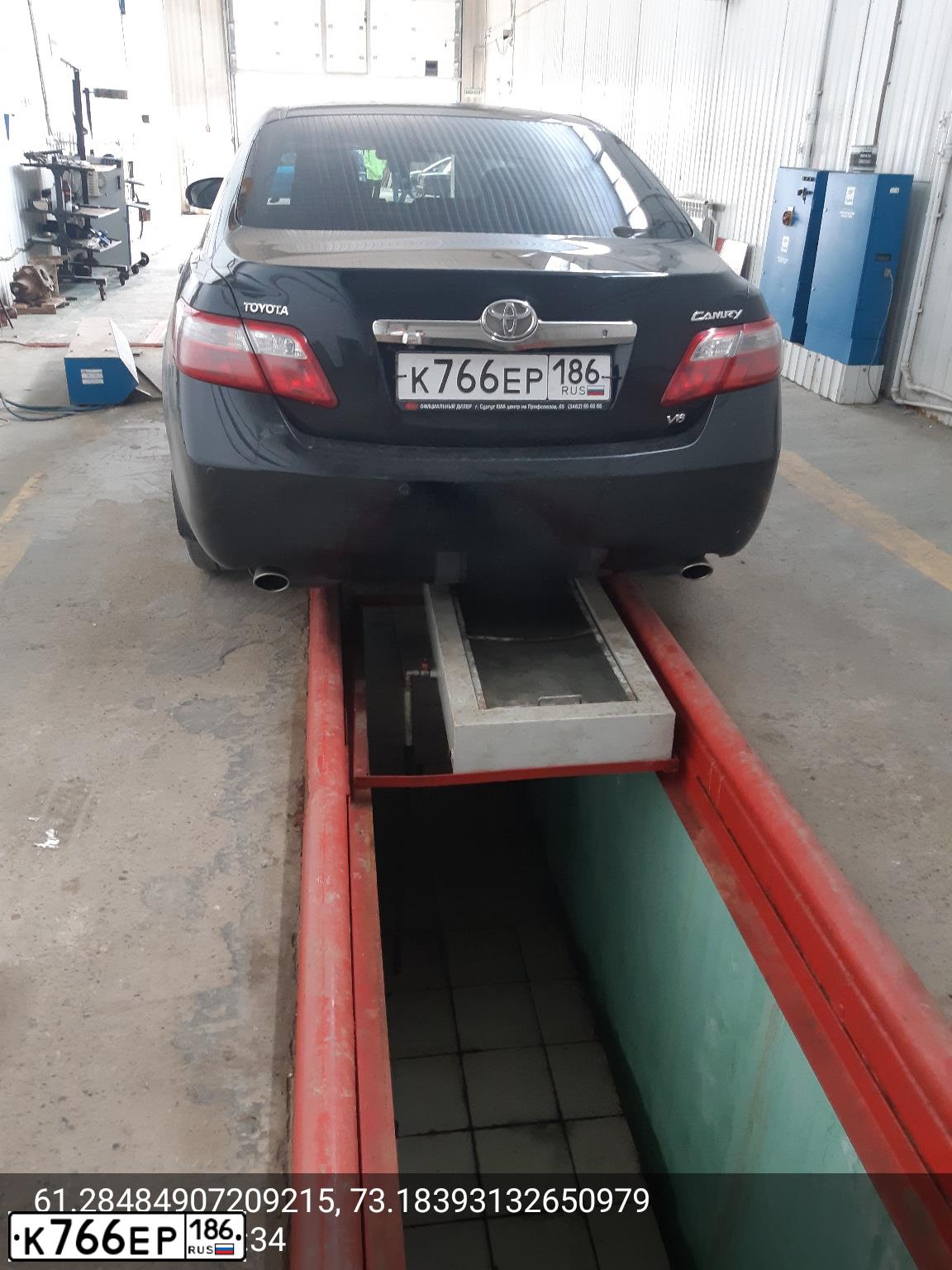 Фото автомобиля TOYOTA CAMRY, 2010 — госномер В444ЕУ89. Цвет: ЧЕРНЫЙ