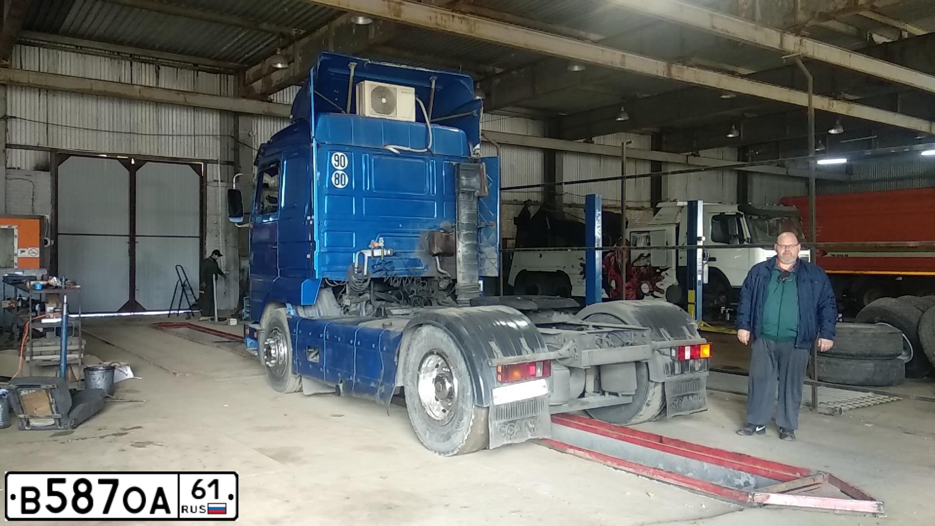 Фото автомобиля SCANIA SERIE R /4X2/, 1993 — госномер В587ОА61. Цвет: голубой