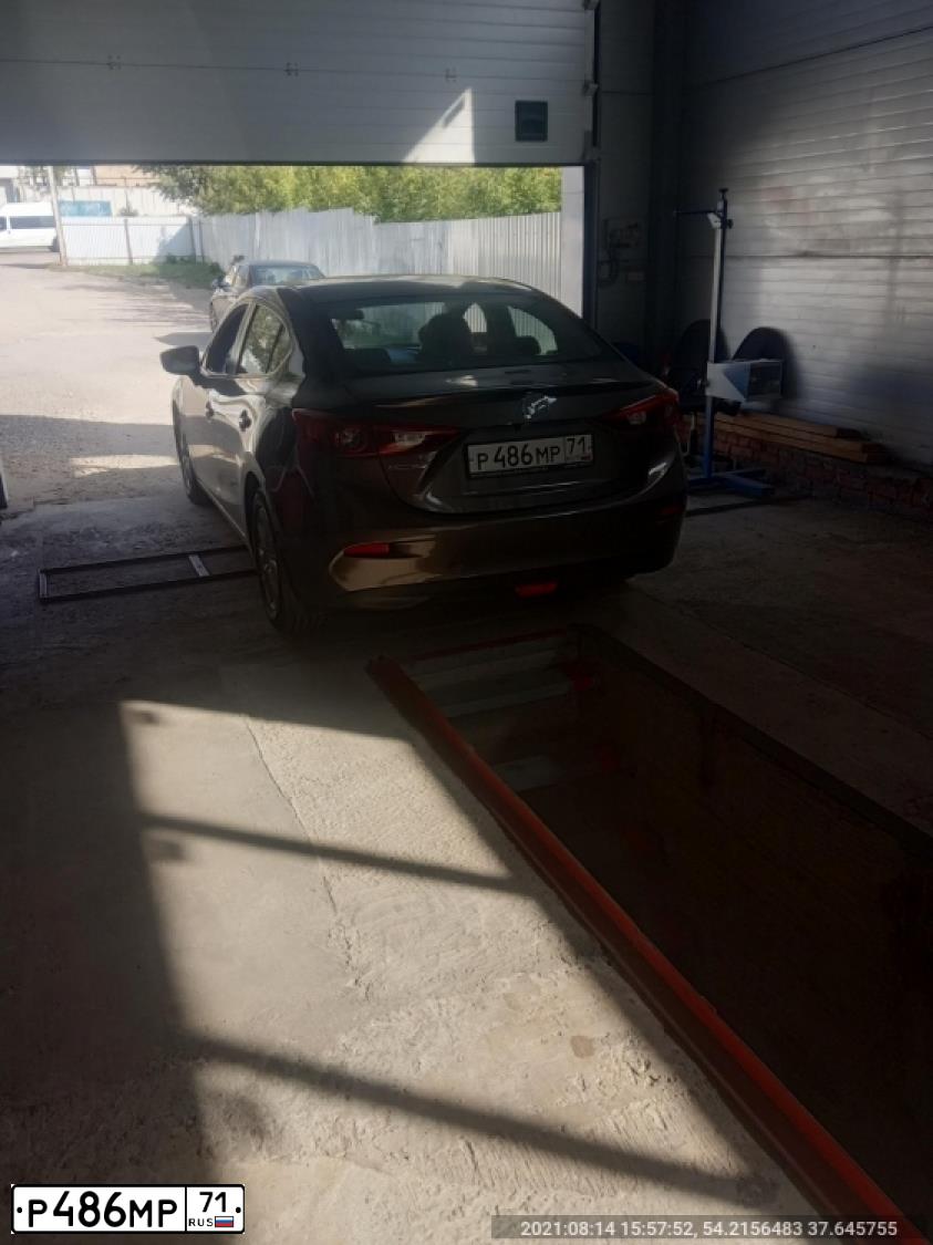 Фото автомобиля MAZDA 3, 2014 — госномер Р486МР71. Цвет: СЕРО-КОРИЧНЕВЫЙ