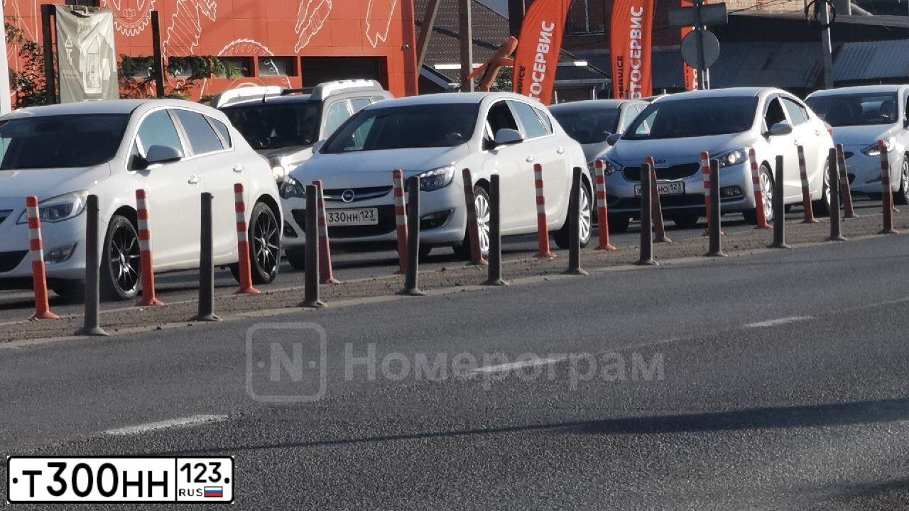 Фото автомобиля BMW X5, 2008 — госномер Р103АЕ550. Цвет: Белый