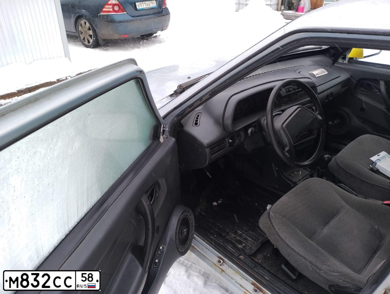 Фото автомобиля LADA 2115 SAMARA, 2004 — госномер М832СС58. Цвет: Серебристо-Желтый