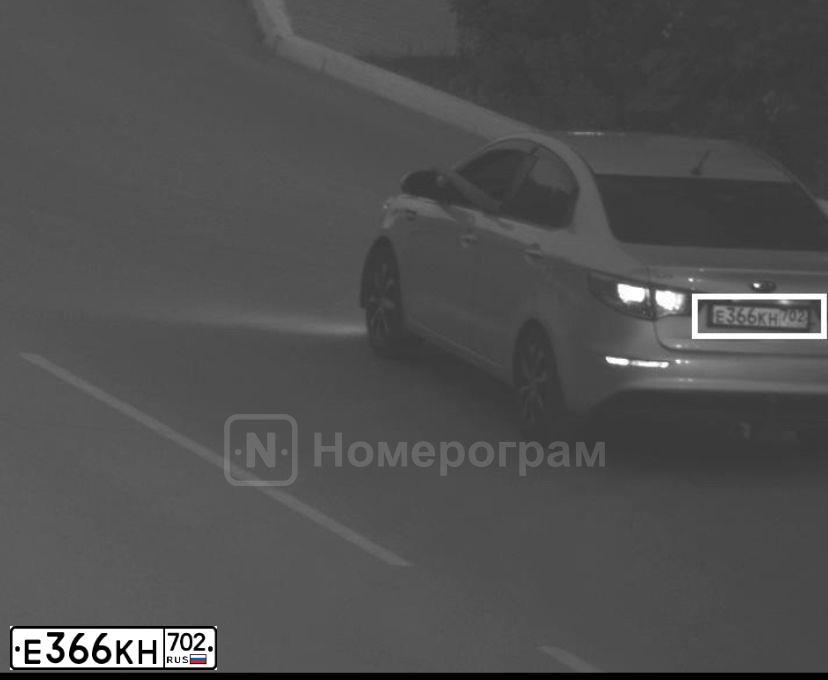 Фото автомобиля KIA RIO, 2015 — госномер Е366КН702. Цвет: СЕРЕБРИСТЫЙ