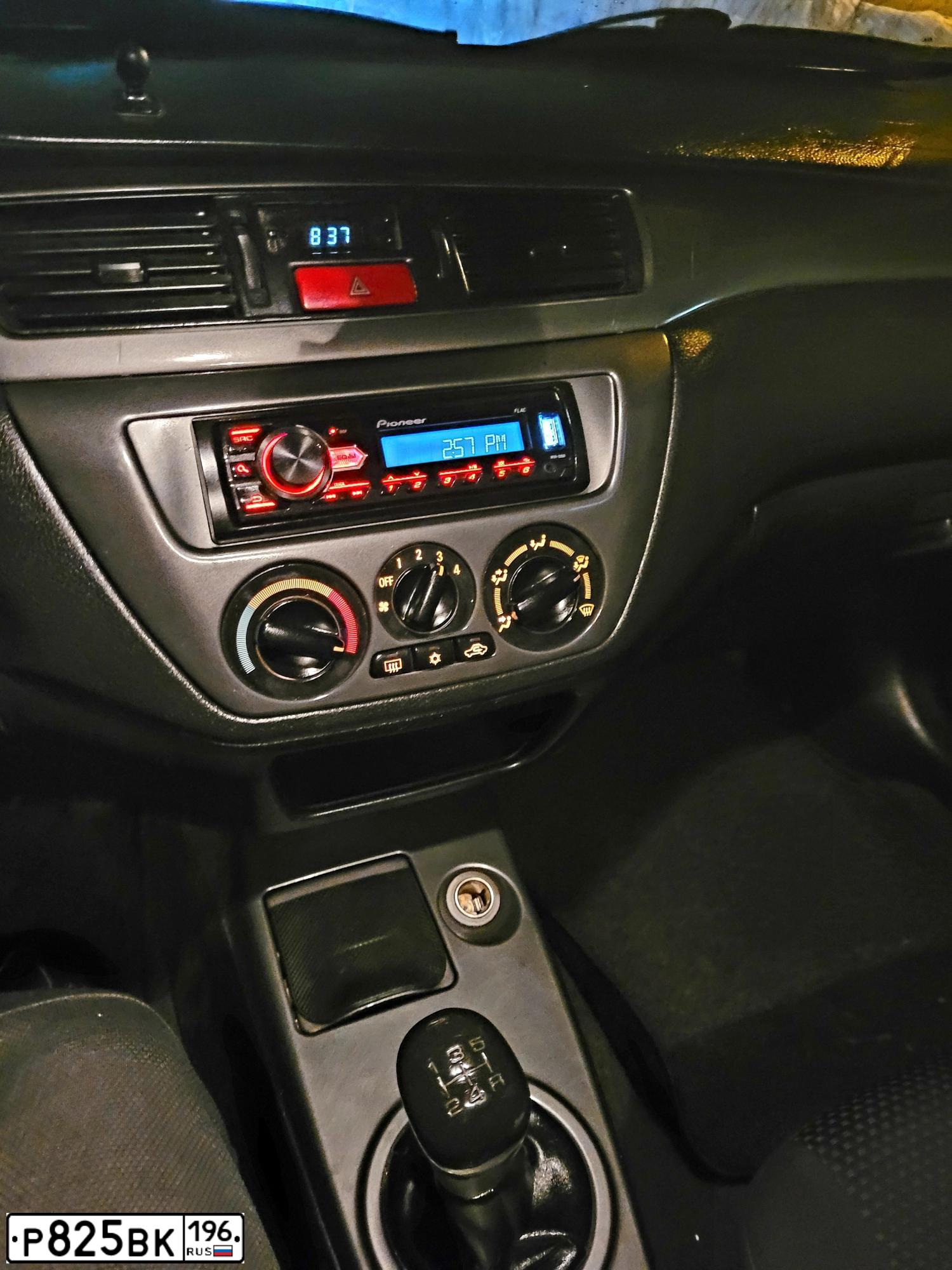 Фото автомобиля MITSUBISHI LANCER, 2006 — госномер Р682ВТ774. Цвет: СЕРЫЙ