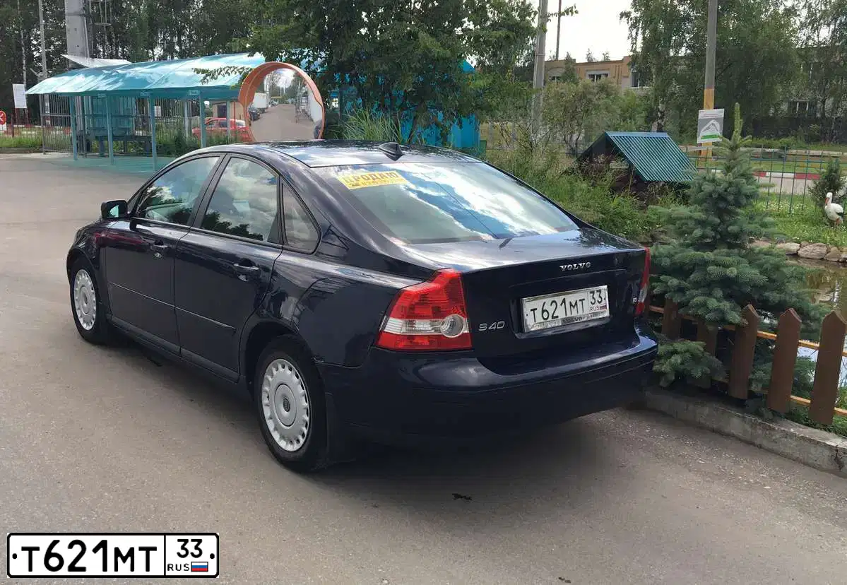 Фото автомобиля VOLVO S40, 2006 — госномер Е866ТЕ790. Цвет: Темно-синий