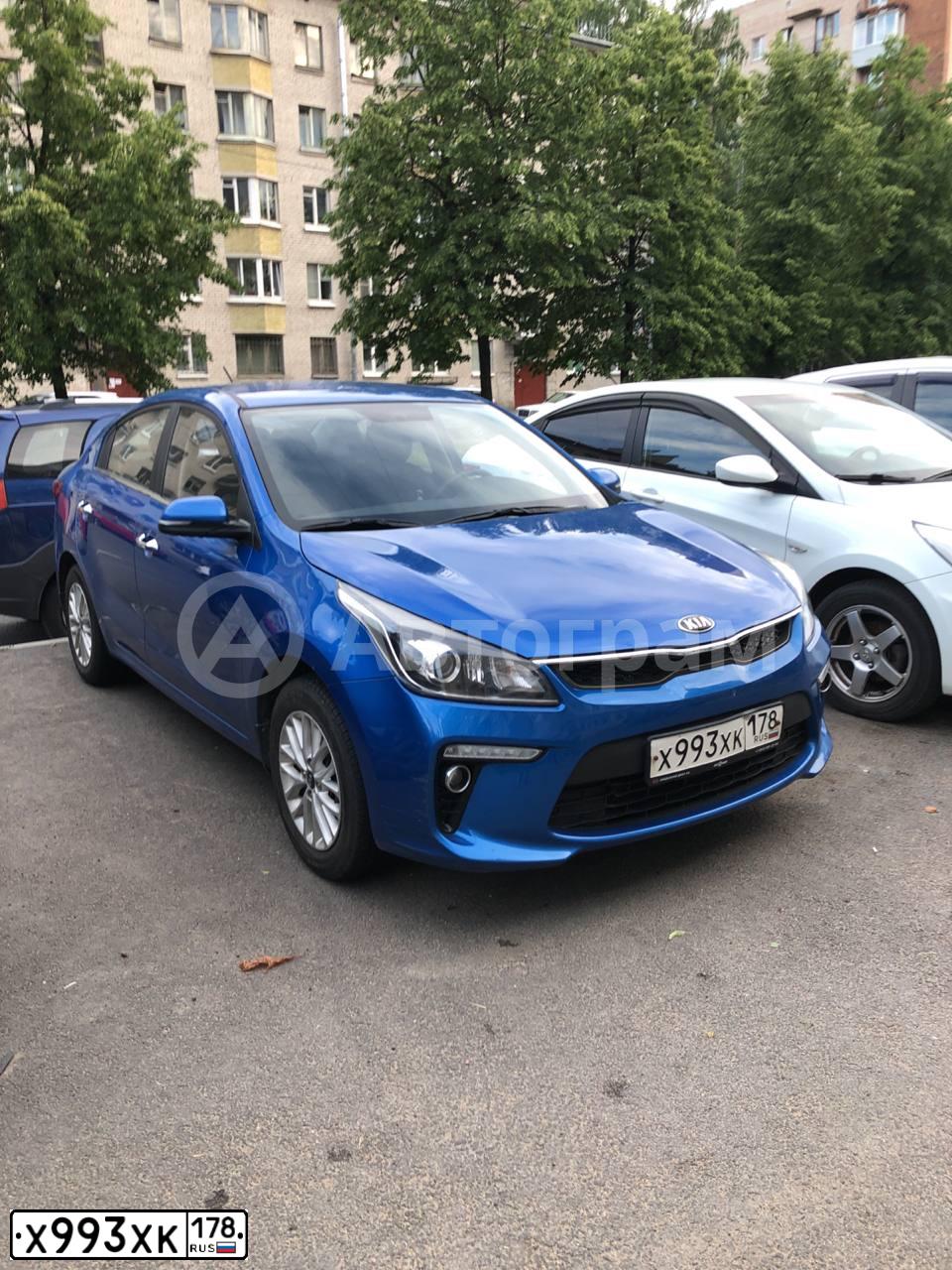 Фото автомобиля KIA RIO, 2017 — госномер Х993ХК178. Цвет: СИНИЙ
