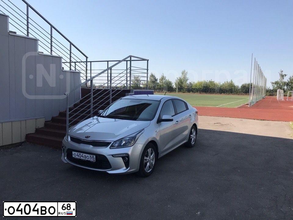 Фото автомобиля KIA RIO, 2017 — госномер О404ВО68. Цвет: Серебристый