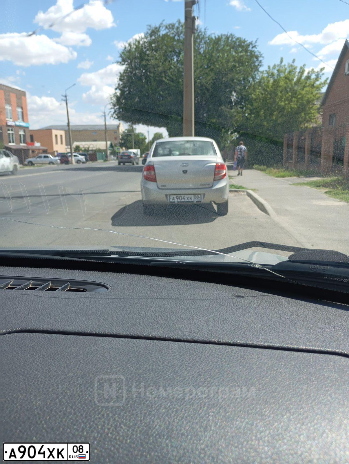 Фото автомобиля LADA 2190 GRANTA, 2012 — госномер Н652НС134. Цвет: СЕРЕБРИСТЫЙ