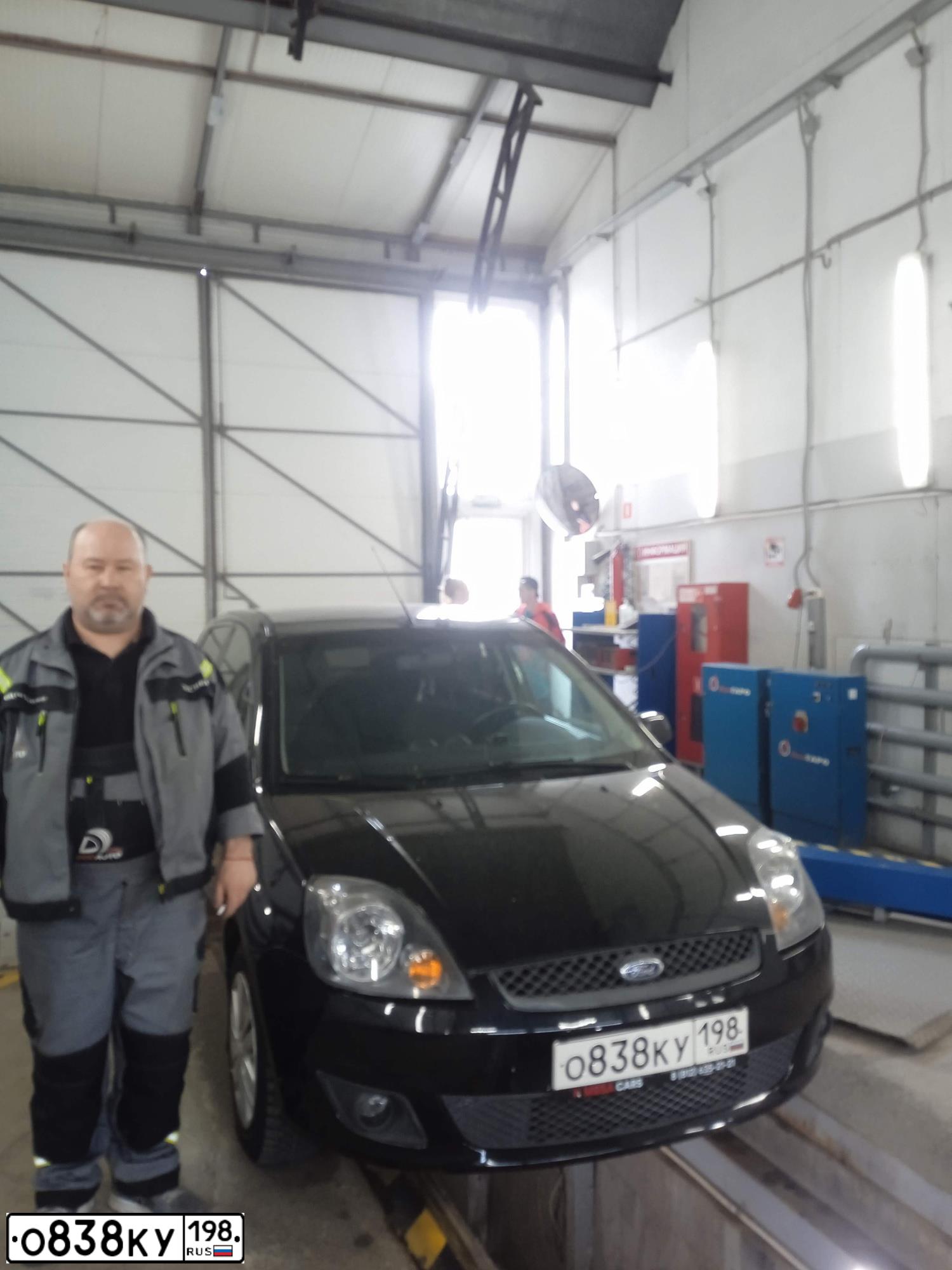 Фото автомобиля FORD FIESTA / ASPIRE, 2008 — госномер Н361УО198. Цвет: ЧЕРНЫЙ