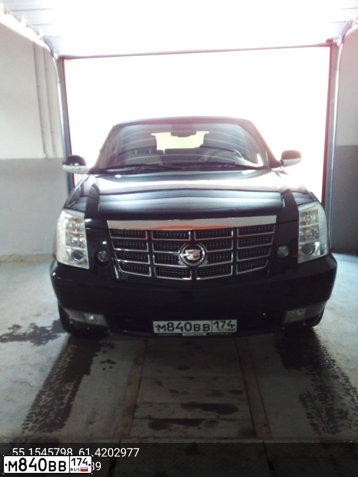Фото автомобиля CADILLAC ESCALADE, 2007 — госномер М840ВВ174. Цвет: ЧЕРНЫЙ